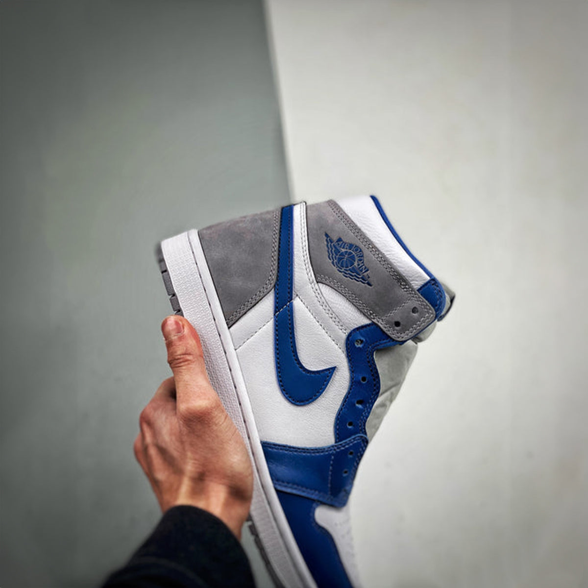 NIKE AIR JORDAN RETRO 1 HIGH TRUE BLUE