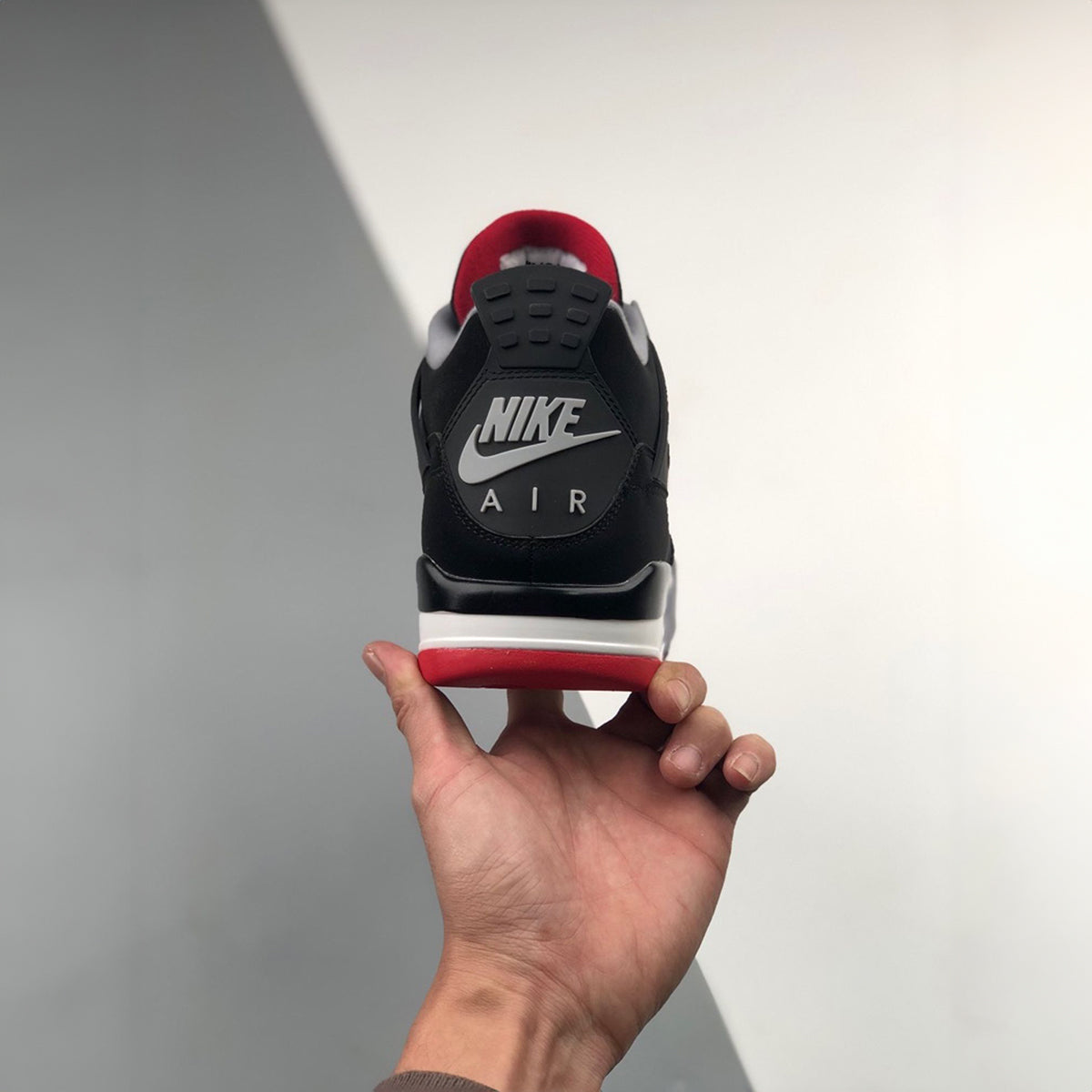 NIKE AIR JORDAN 4 RETRO BRED