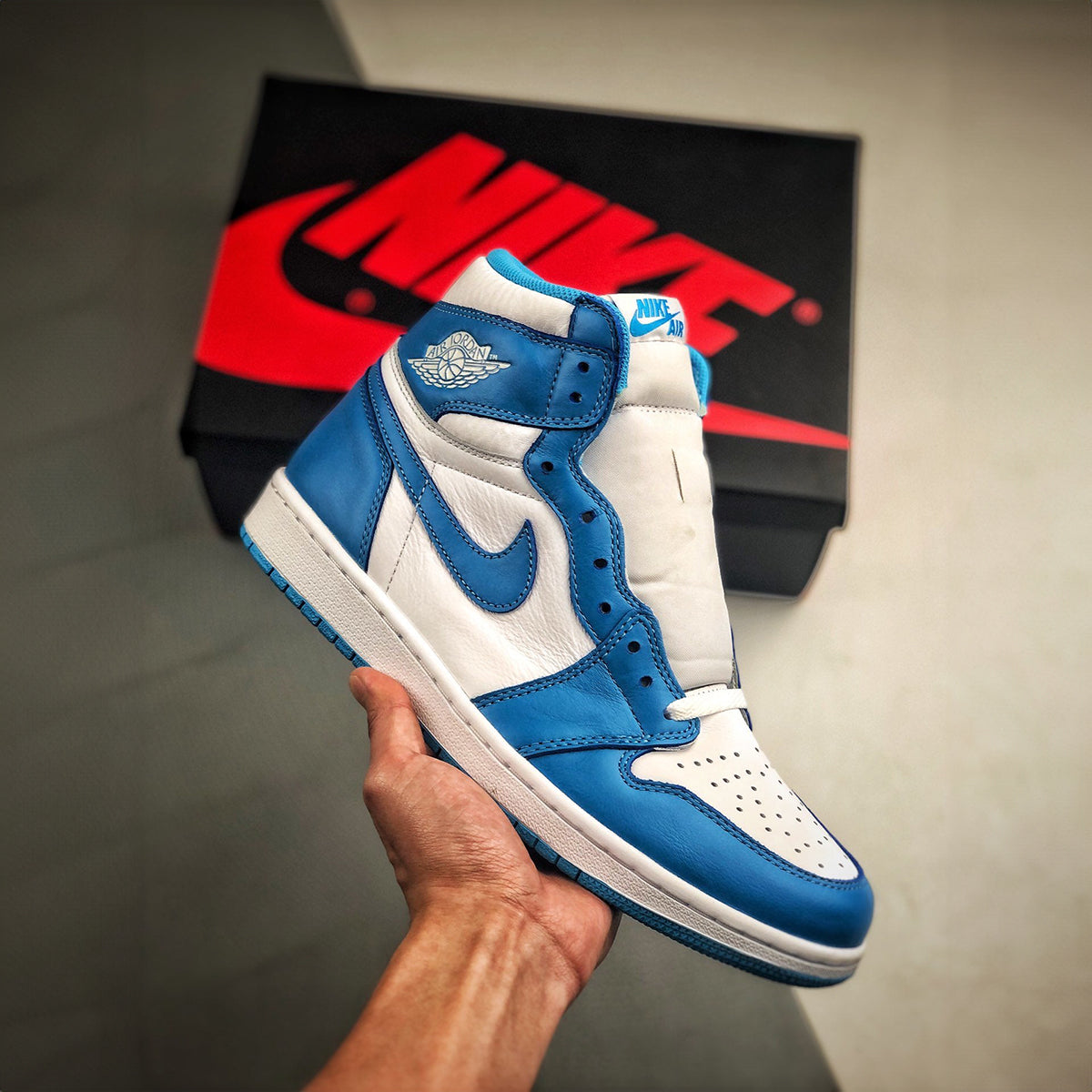 NIKE AIR JORDAN RETRO 1 HIGH UNC BLUE