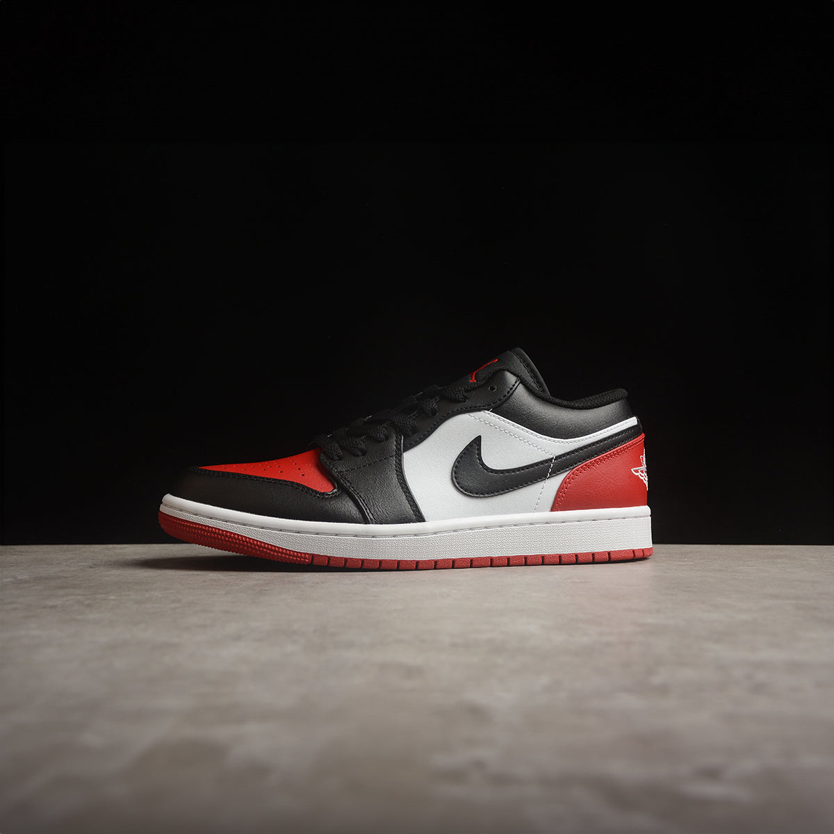 NIKE AIR JORDAN RETRO 1 LOW BRED TOE