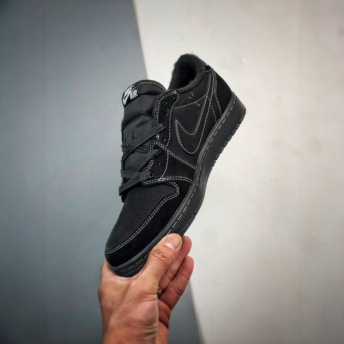 NIKE AIR JORDAN RETRO 1 LOW TRAVIS SCOTT BLACK PHANTOM