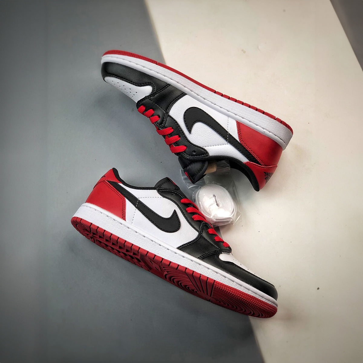 NIKE AIR JORDAN RETRO 1 LOW GYM RED