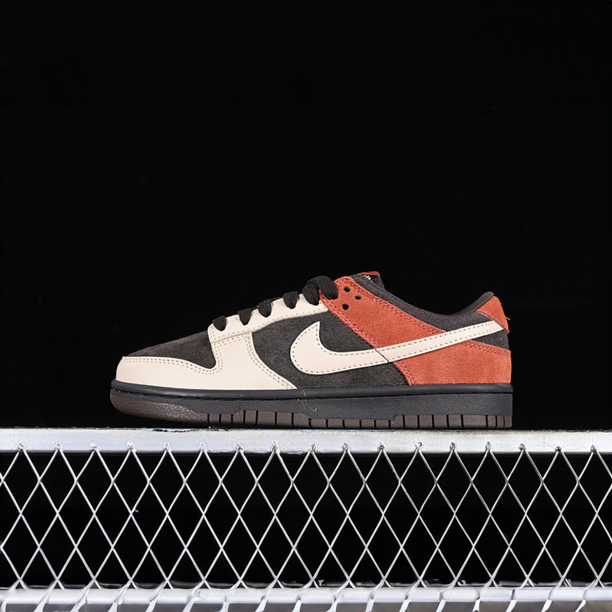 NIKE SB DUNK LOW RED PANDA