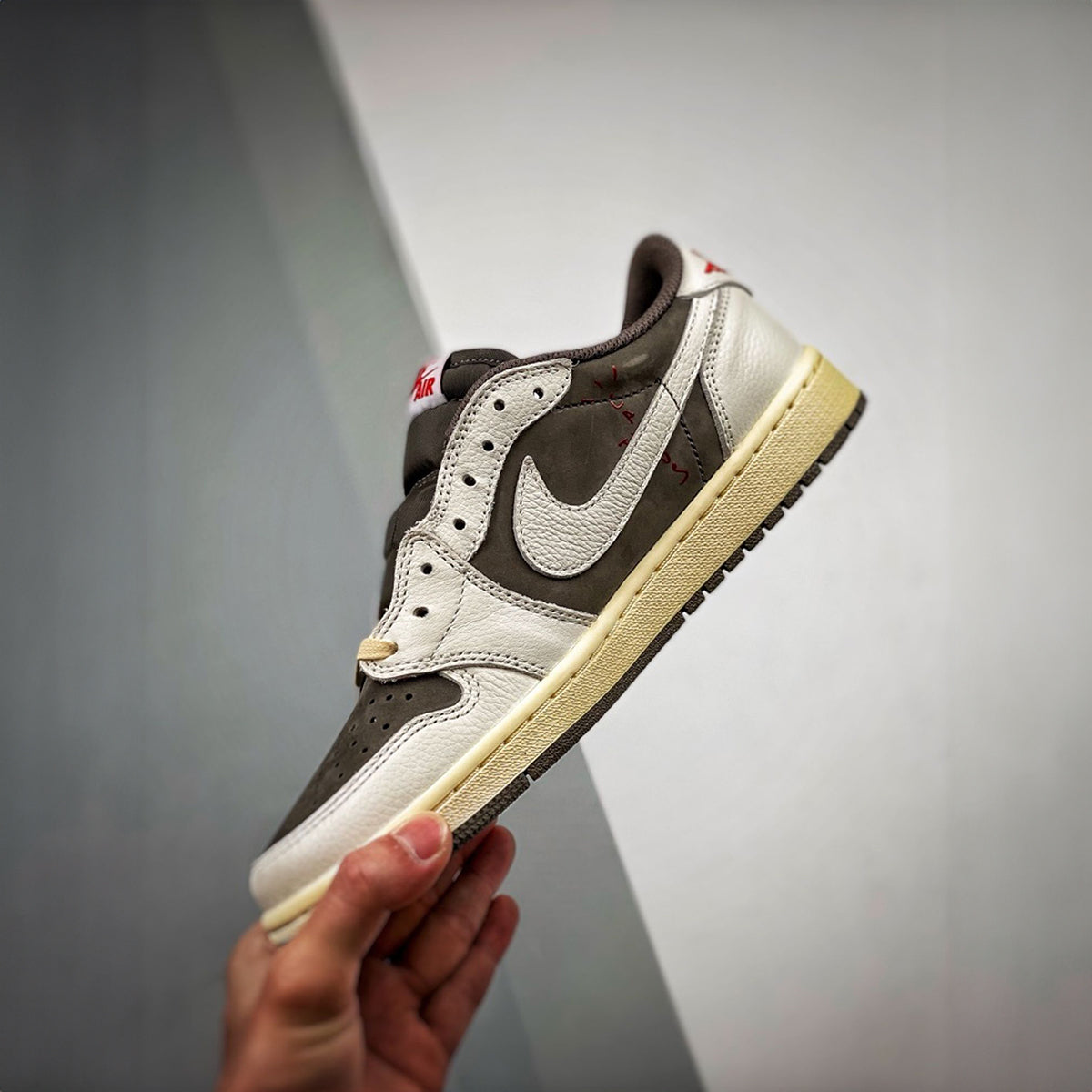 NIKE AIR JORDAN RETRO 1 LOW TRAVIS SCOTT REVERSE MOCHA