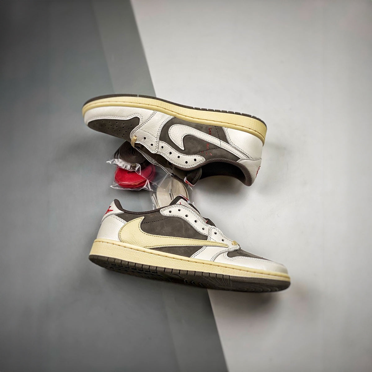 NIKE AIR JORDAN RETRO 1 LOW TRAVIS SCOTT REVERSE MOCHA