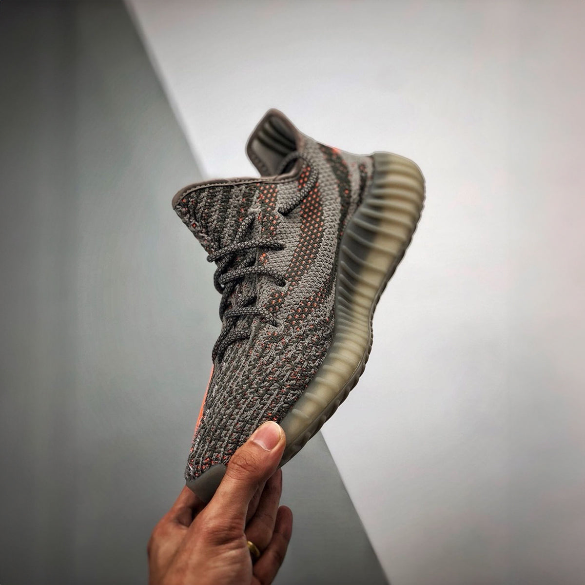 ADIDAS YEEZY 350 V2 CARBON BELUGA