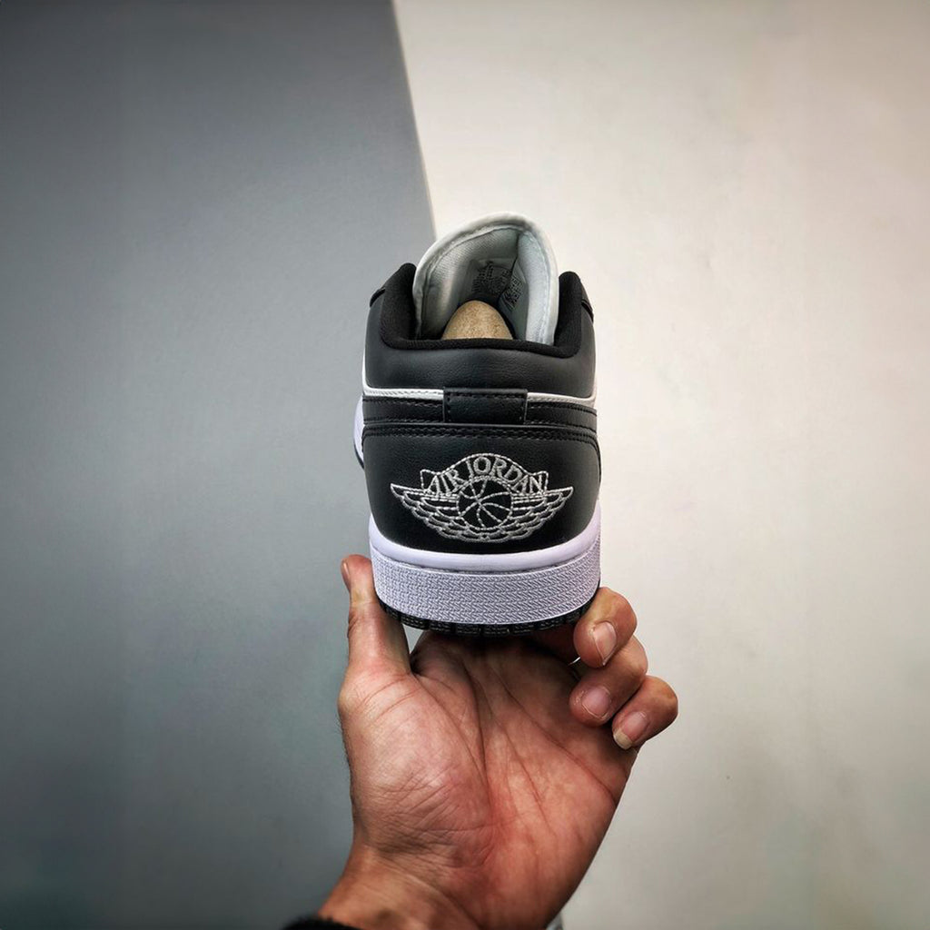 NIKE AIR JORDAN RETRO 1 LOW PANDA