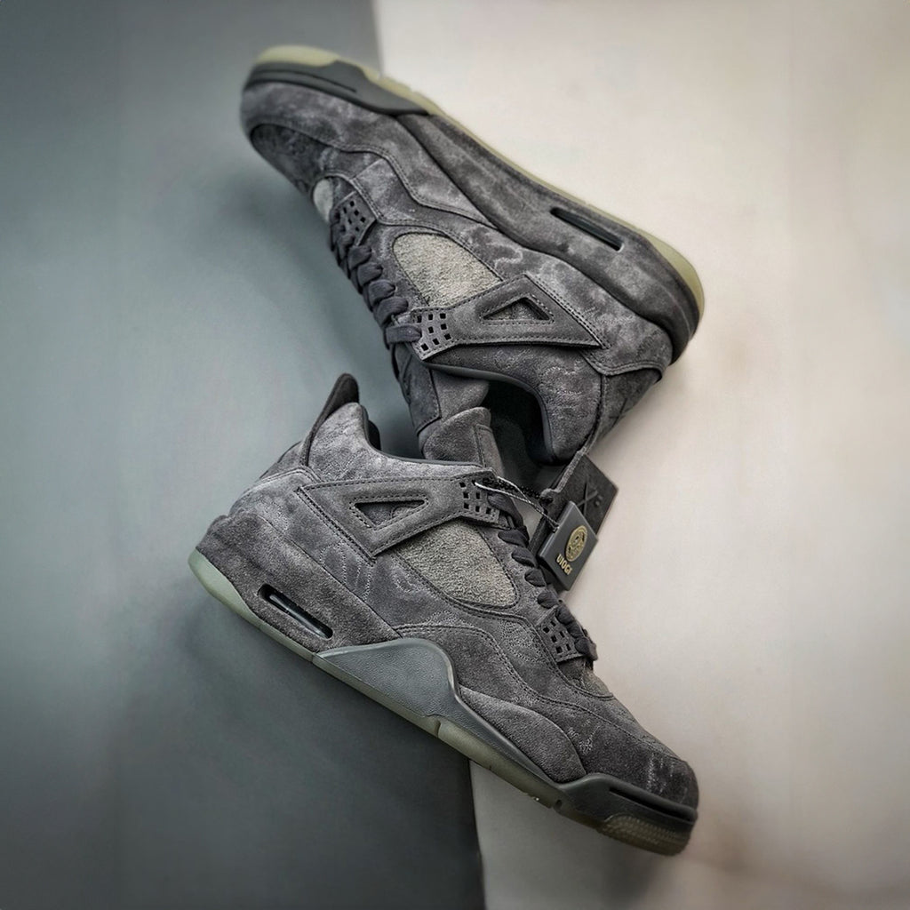 NIKE AIR JORDAN 4 RETRO KAWS