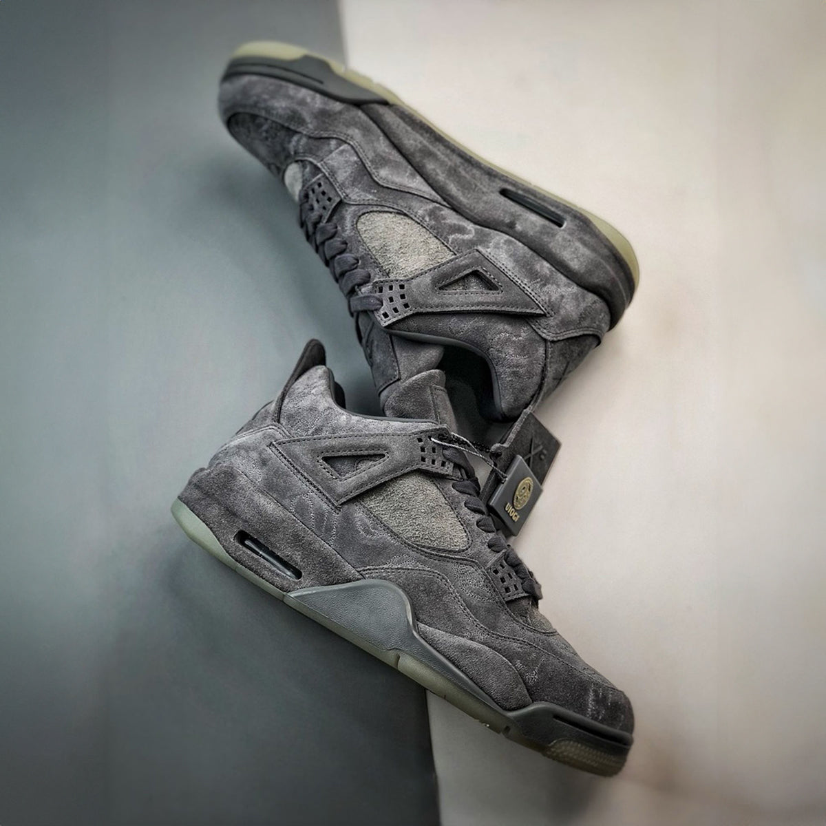 NIKE AIR JORDAN 4 RETRO KAWS