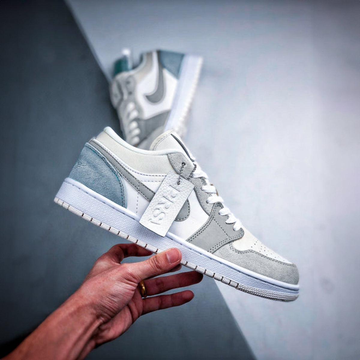 NIKE AIR JORDAN RETRO 1 LOW PARIS