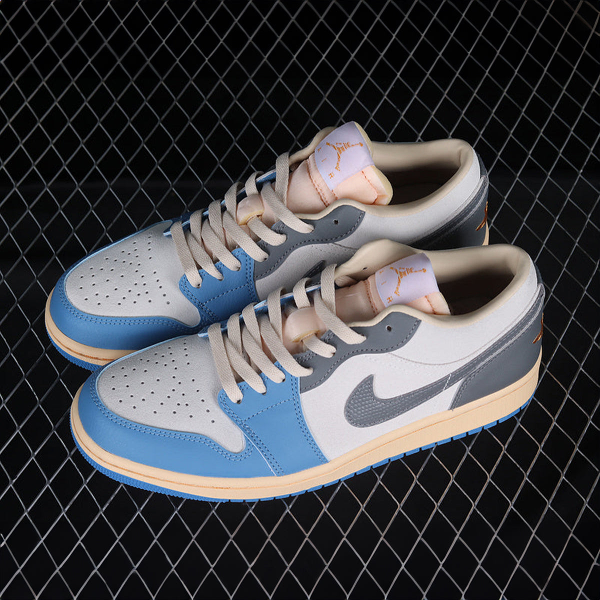 NIKE AIR JORDAN RETRO 1 LOW TOKYO VINTAGE