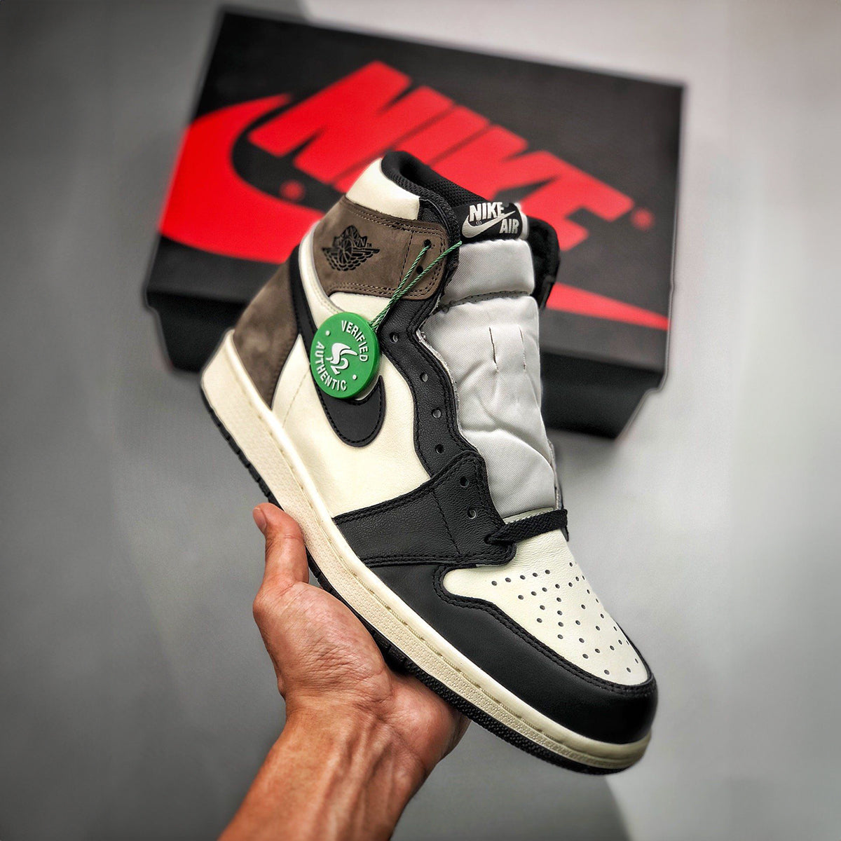 NIKE AIR JORDAN RETRO 1 HIGH MOCHA