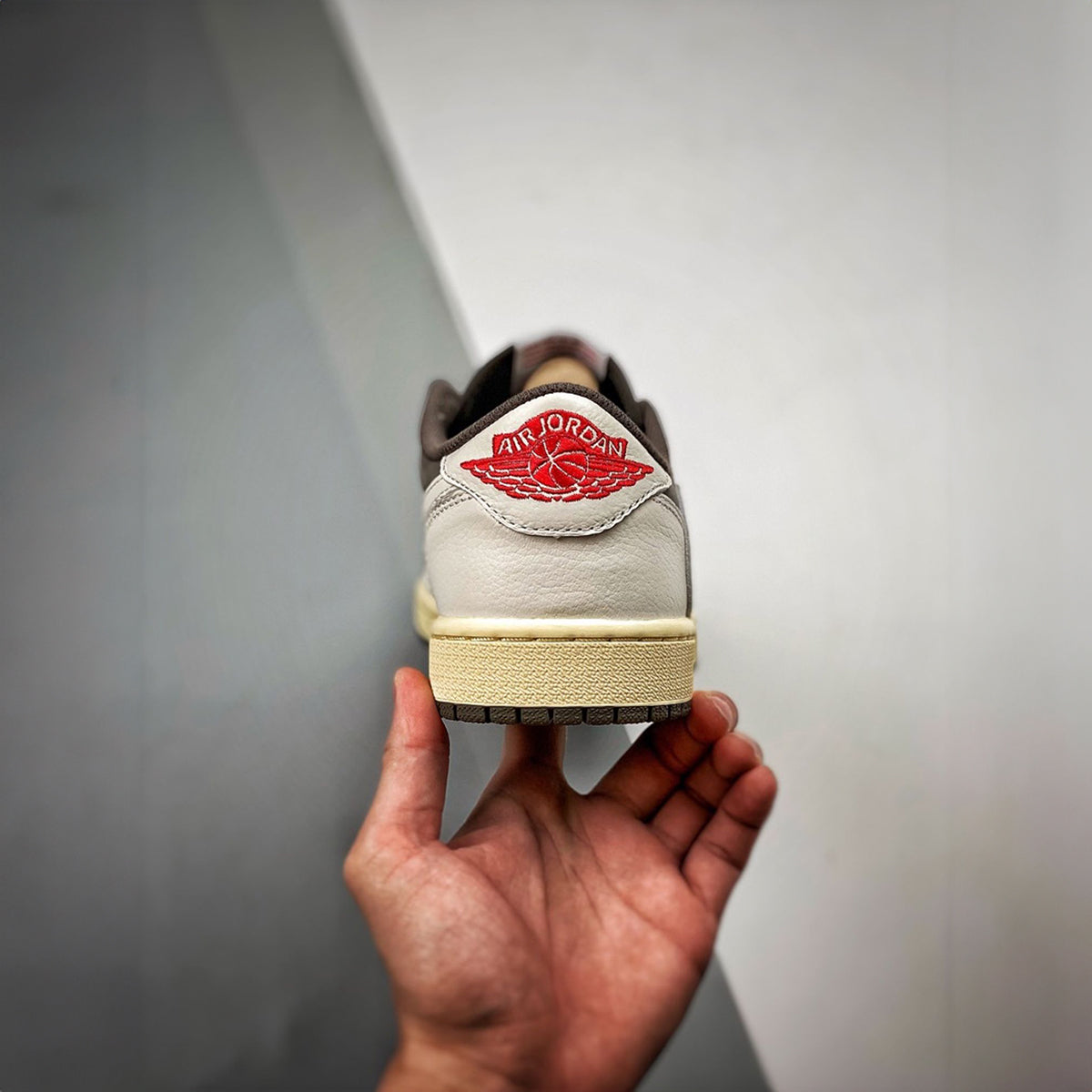 NIKE AIR JORDAN RETRO 1 LOW TRAVIS SCOTT REVERSE MOCHA