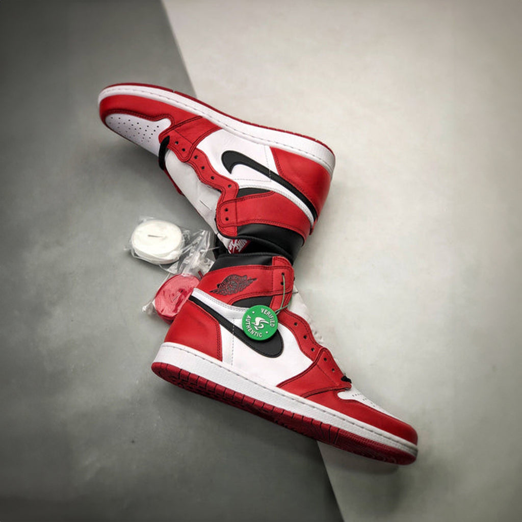 NIKE AIR JORDAN RETRO 1 HIGH CHICAGO