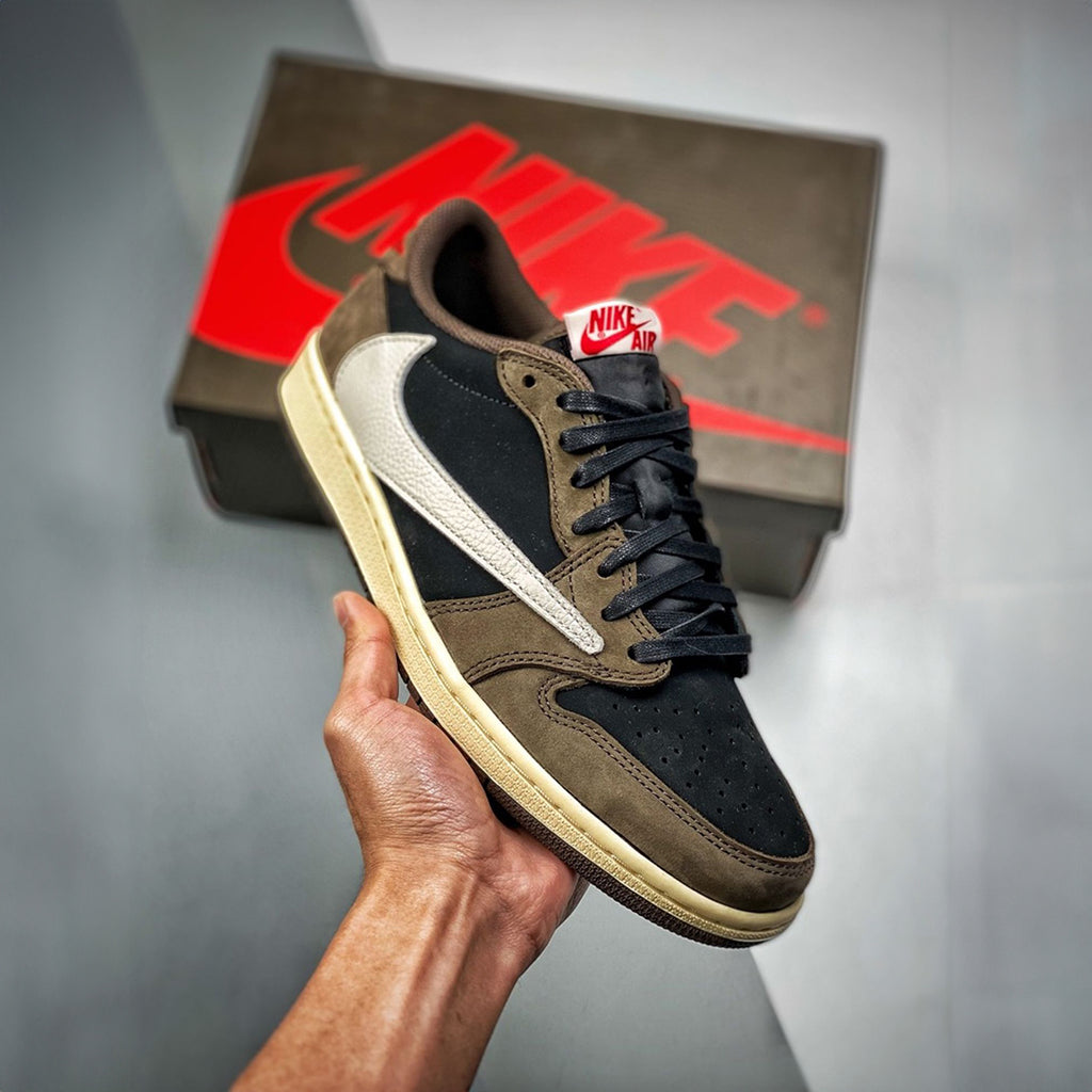NIKE AIR JORDAN RETRO 1 LOW TRAVIS SCOTT MOCHA