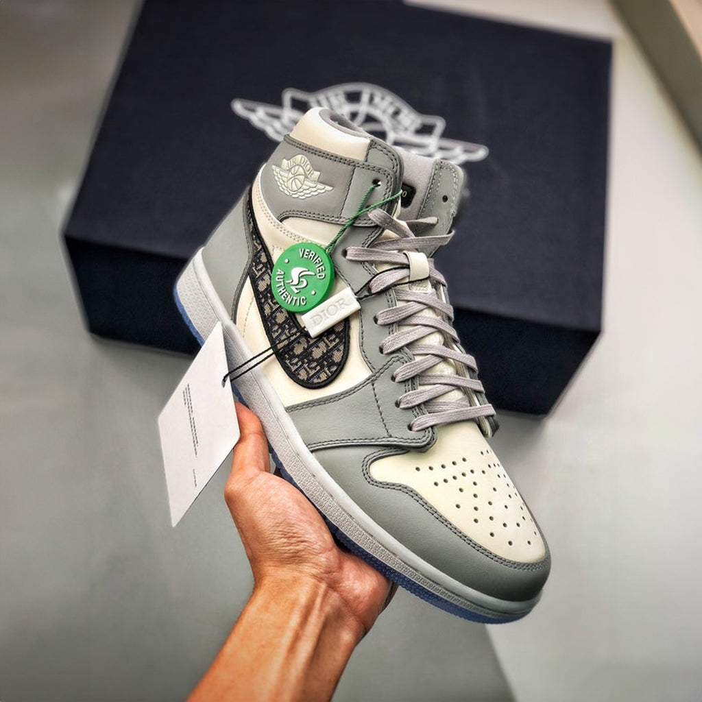 NIKE AIR JORDAN RETRO 1 HIGH DIOR