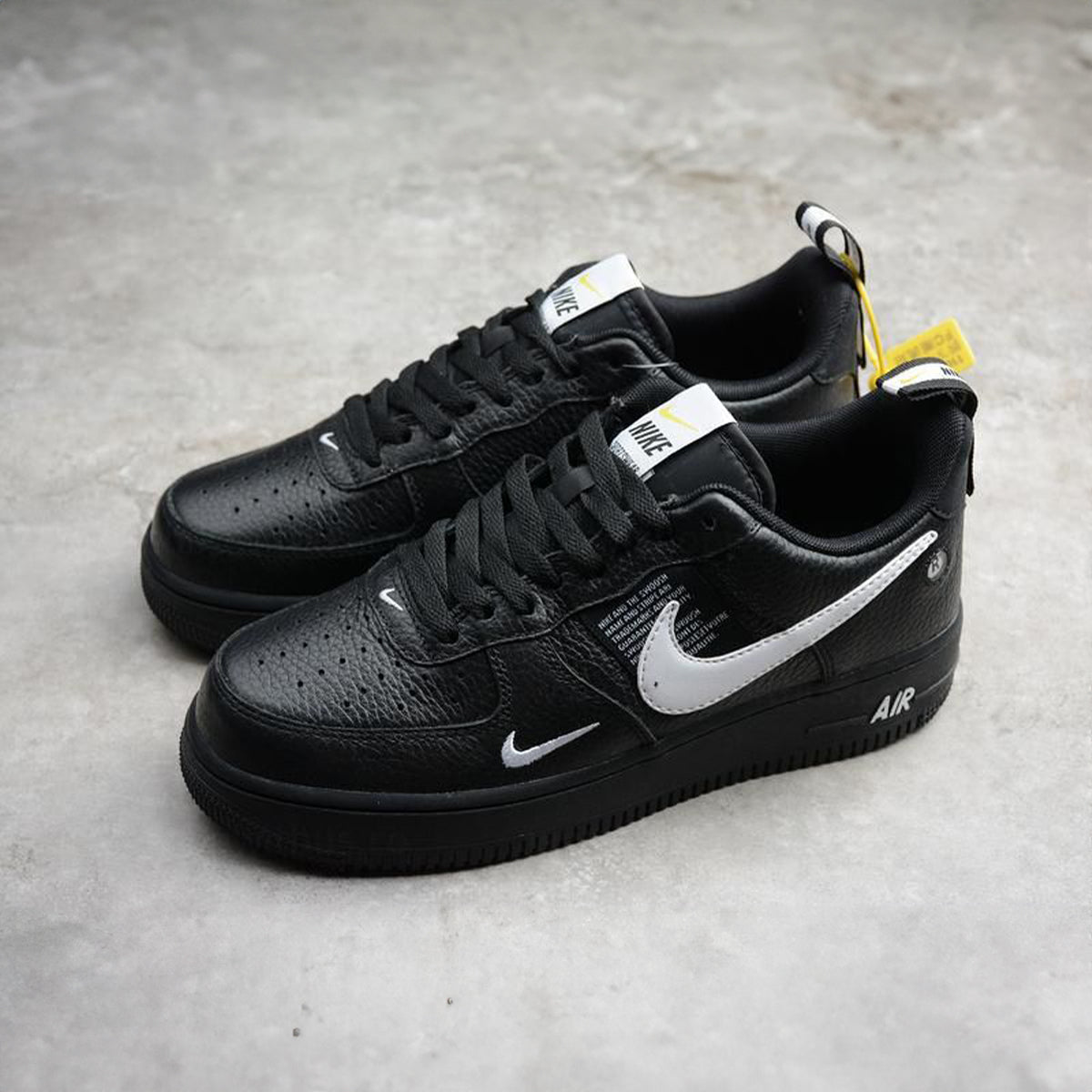 NIKE AIR FORCE 1 UTILITY BLACK WHITE