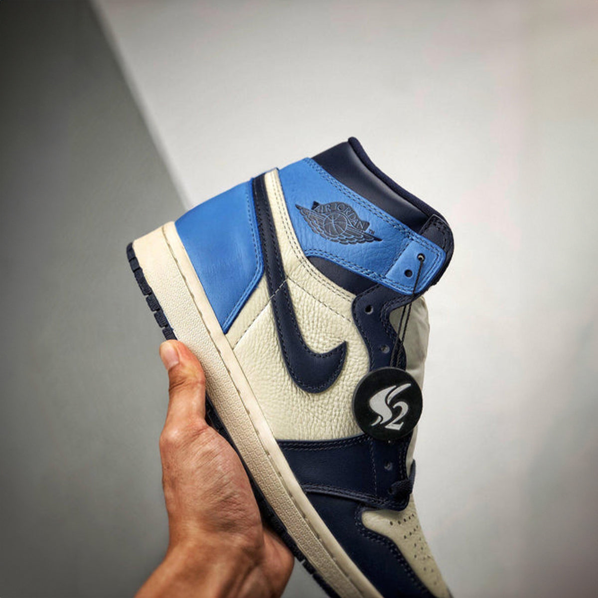 NIKE AIR JORDAN RETRO 1 HIGH OBSIDIAN