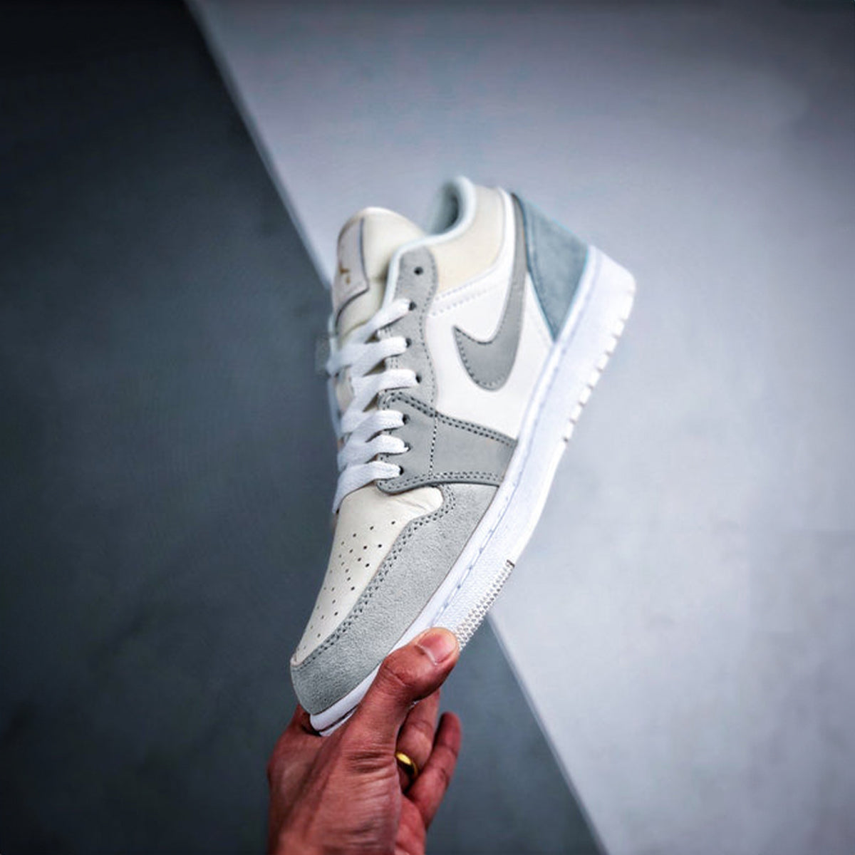 NIKE AIR JORDAN RETRO 1 LOW PARIS