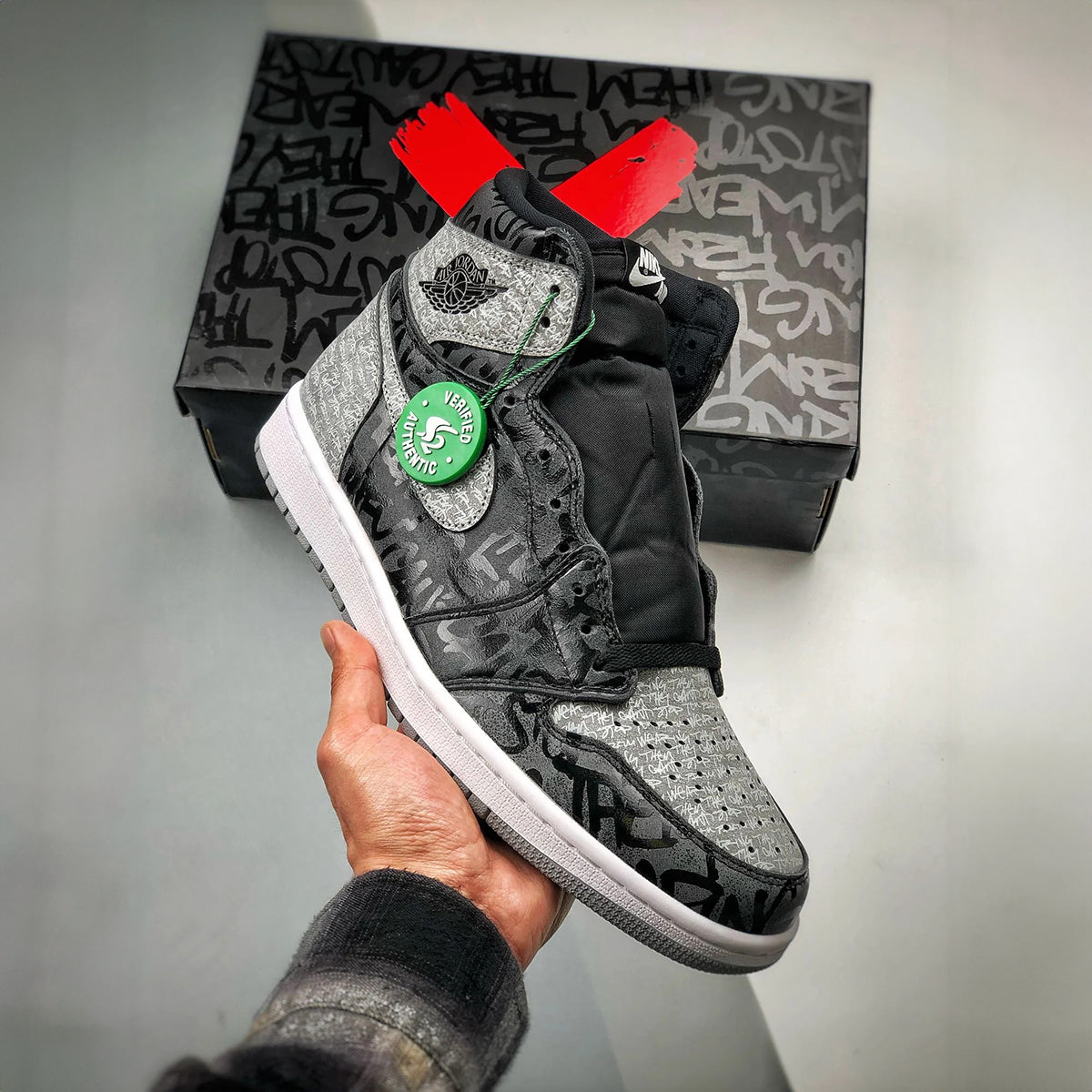 NIKE AIR JORDAN RETRO 1 HIGH REBELLIONAIRE