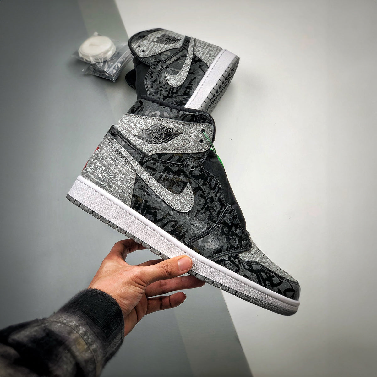 NIKE AIR JORDAN RETRO 1 HIGH REBELLIONAIRE