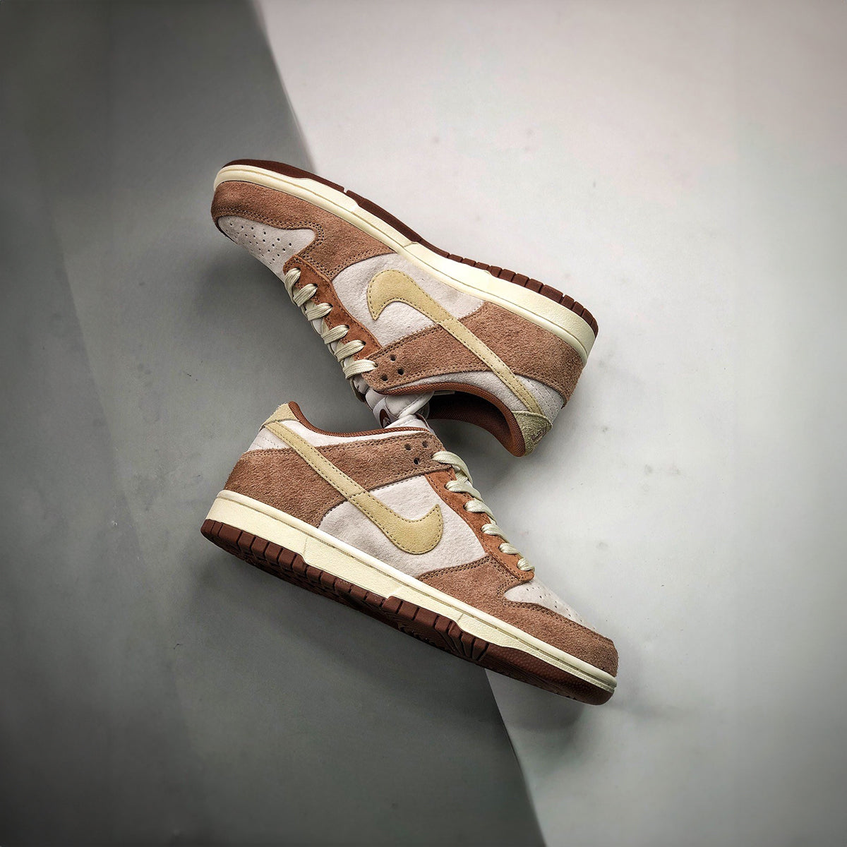 NIKE SB DUNK LOW MEDIUM CURRY