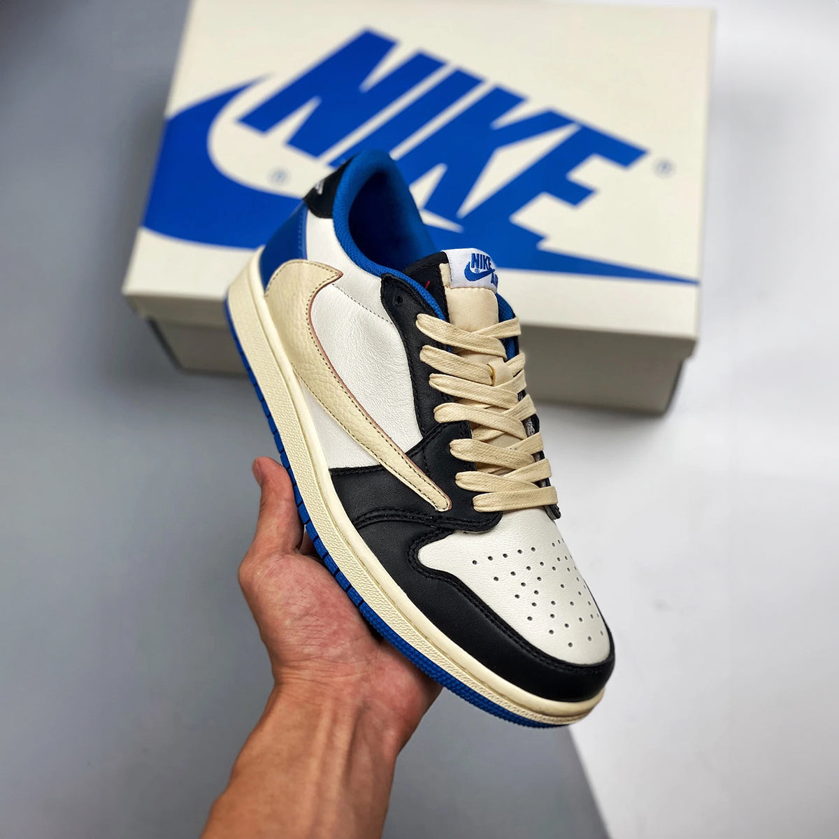 NIKE AIR JORDAN RETRO 1 LOW TRAVIS SCOTT FRAGMENT