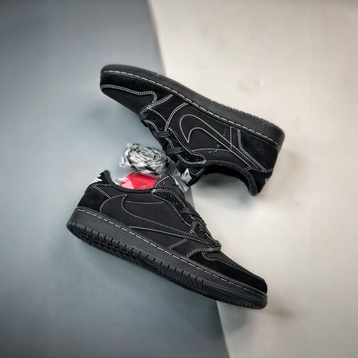 NIKE AIR JORDAN RETRO 1 LOW TRAVIS SCOTT BLACK PHANTOM
