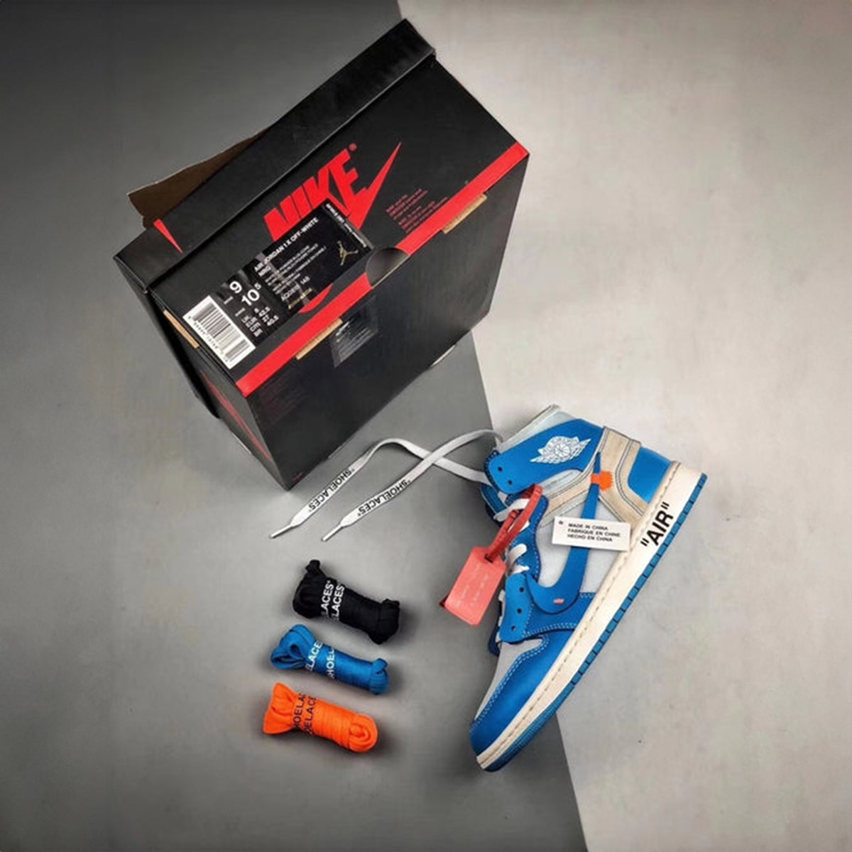 NIKE AIR JORDAN RETRO 1 HIGH OFF WHITE UNC