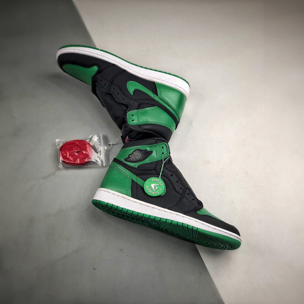 NIKE AIR JORDAN RETRO 1 HIGH PINE GREEN