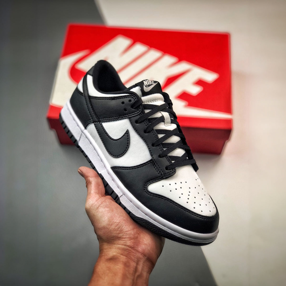 NIKE SB DUNK LOW WHITE BLACK PANDA
