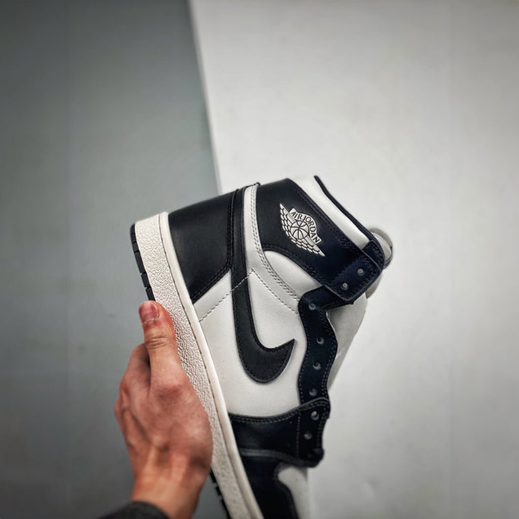 NIKE AIR JORDAN RETRO 1 HIGH PANDA