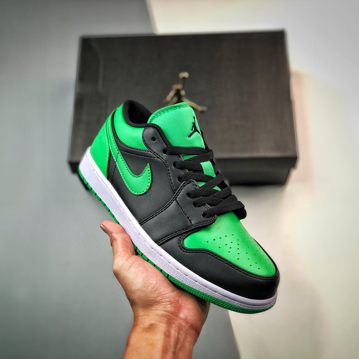 NIKE AIR JORDAN RETRO 1 LOW BLACK LUCKY GREEN