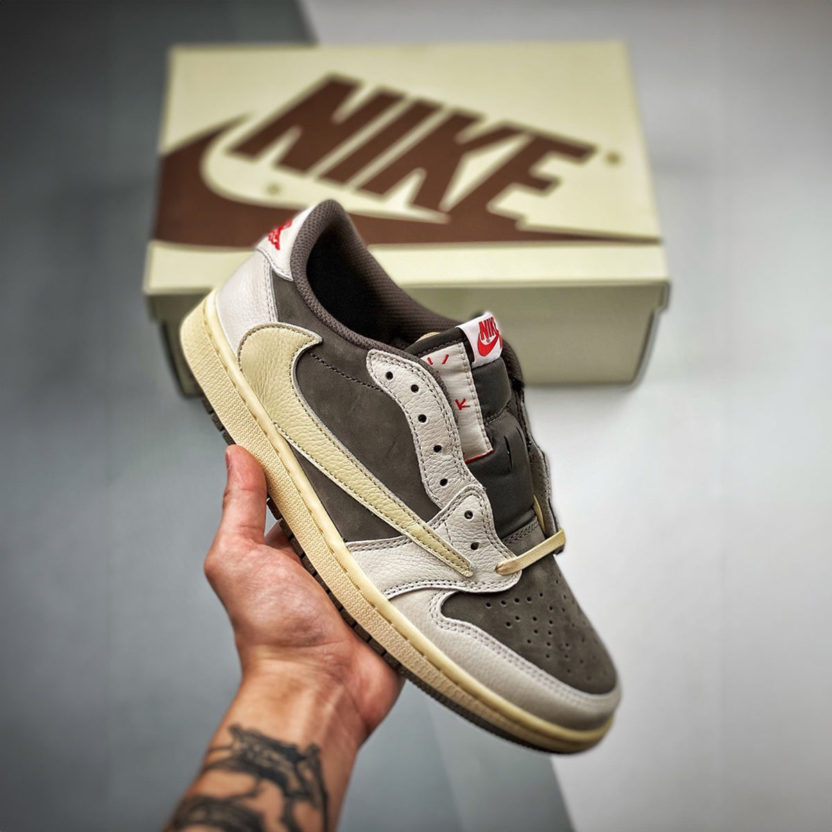 NIKE AIR JORDAN RETRO 1 LOW TRAVIS SCOTT REVERSE MOCHA