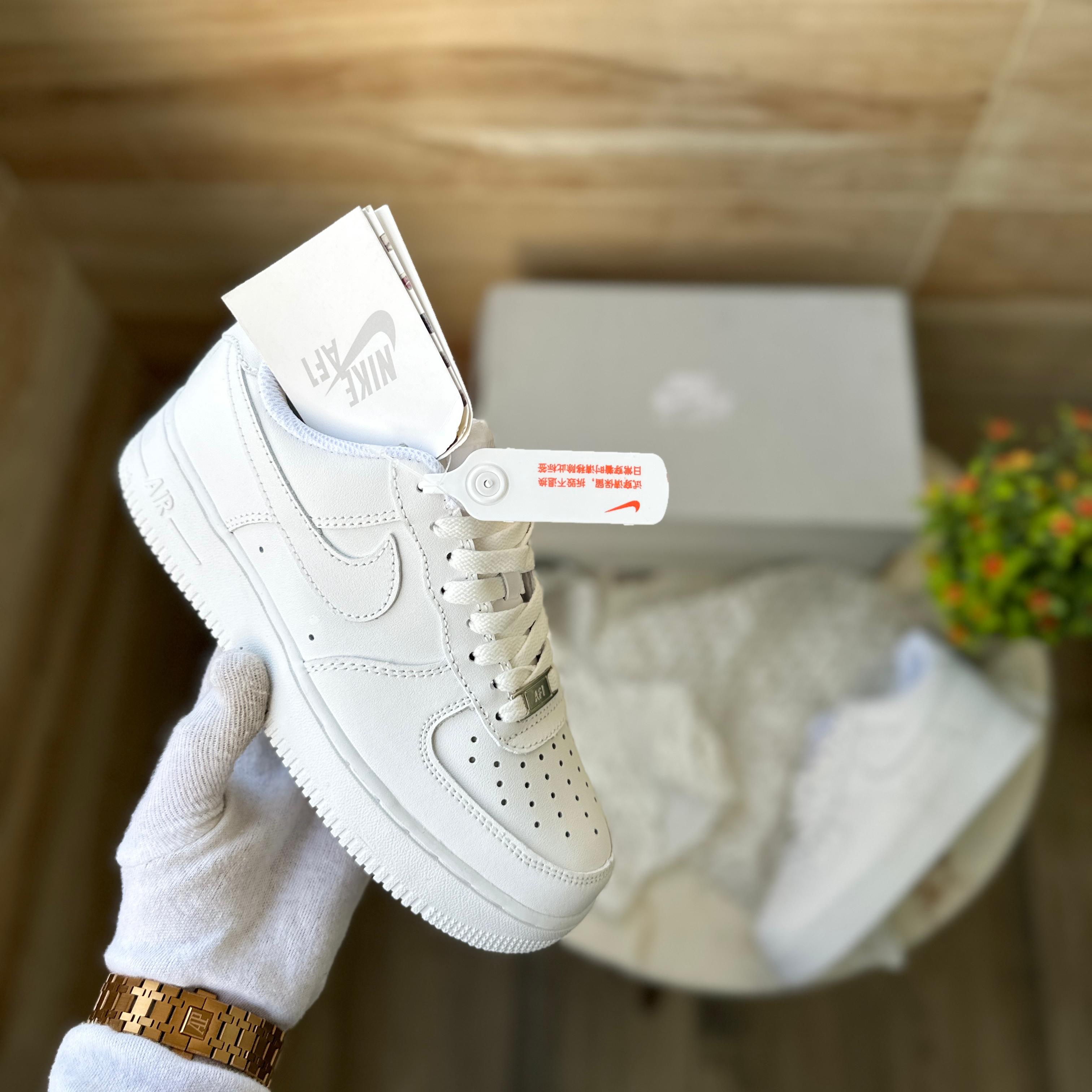 NIKE AIR FORCE 1 '07 WHITE
