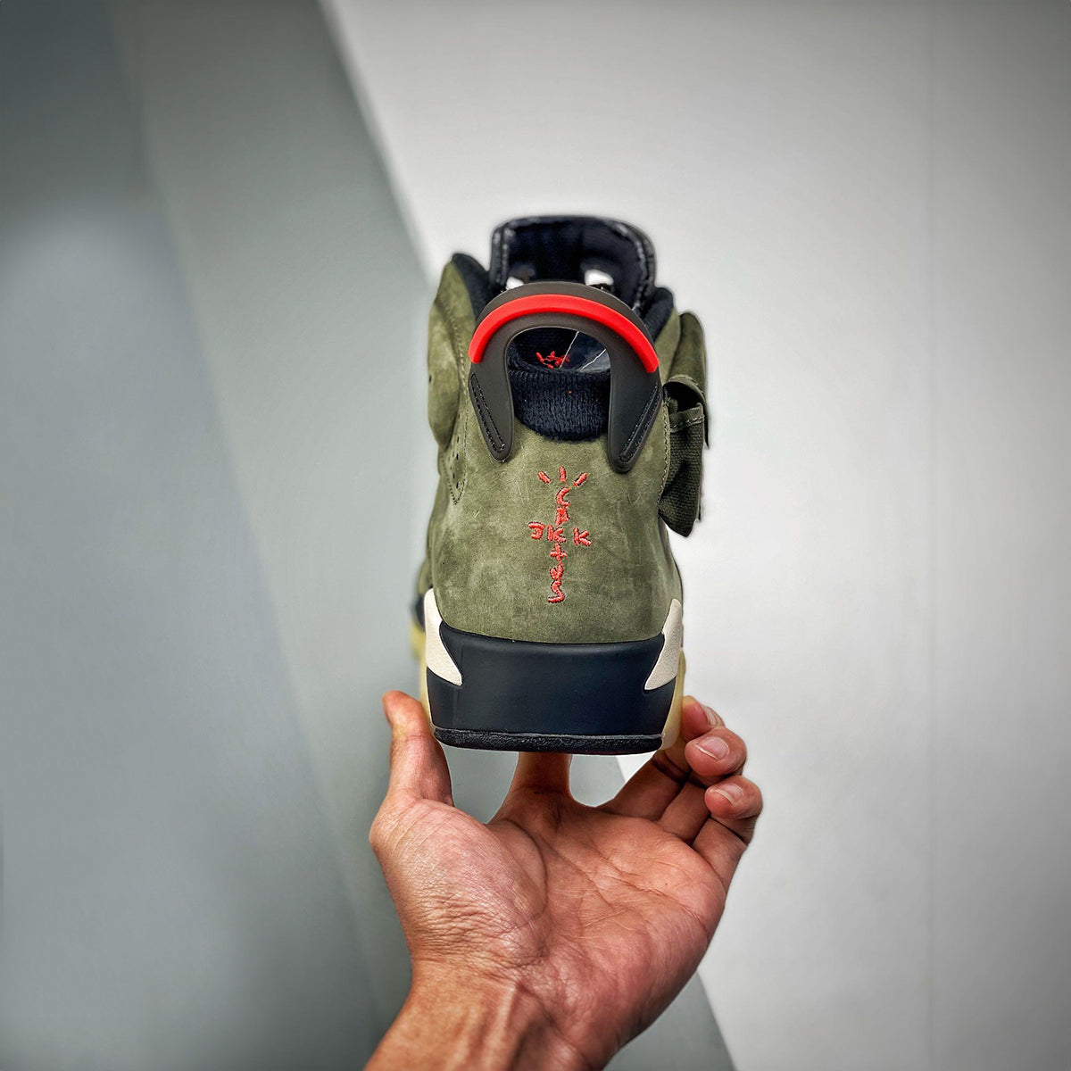 NIKE AIR JORDAN 6 TRAVIS SCOTT OLIVE